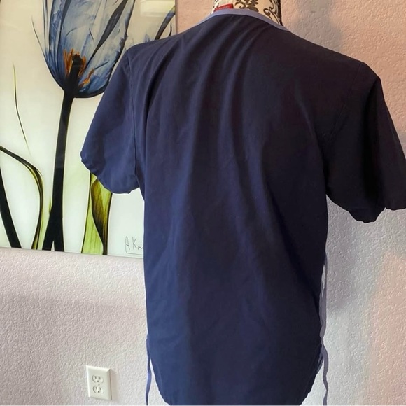 scrub top shirt size medium - Picture 3 of 3